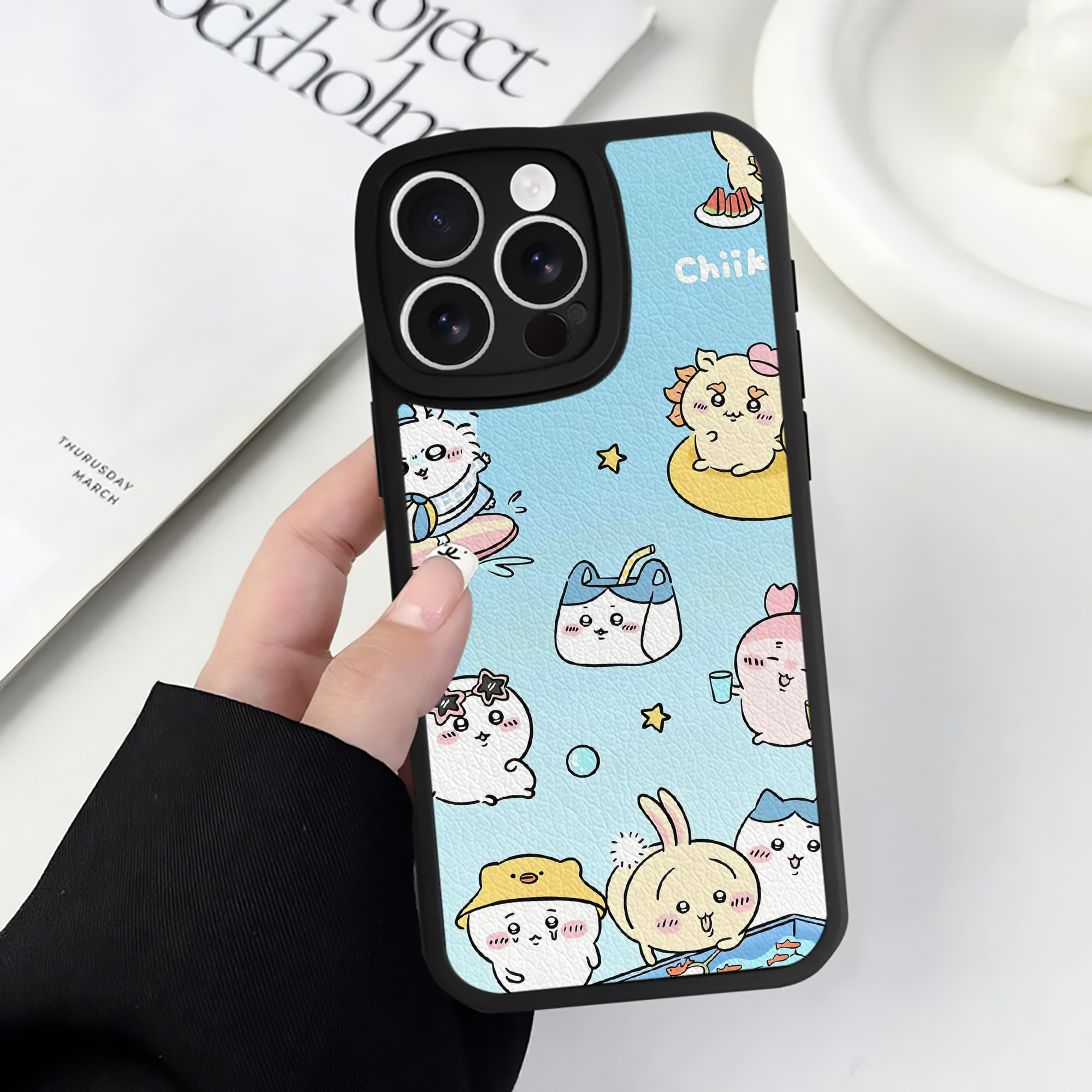（画像用） ちいかわ Chii-kawa 【iPhone 16シリーズ対応】シリコンスマホケース（レザー調） 材質：シリコン